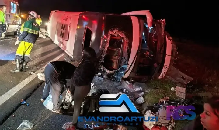 ACIDENTE ENTRE CARRO E ÔNIBUS DE TURISMO DEIXA UM MORTO E VÁRIOS FERIDOS NA BR-277, EM CANDÓI