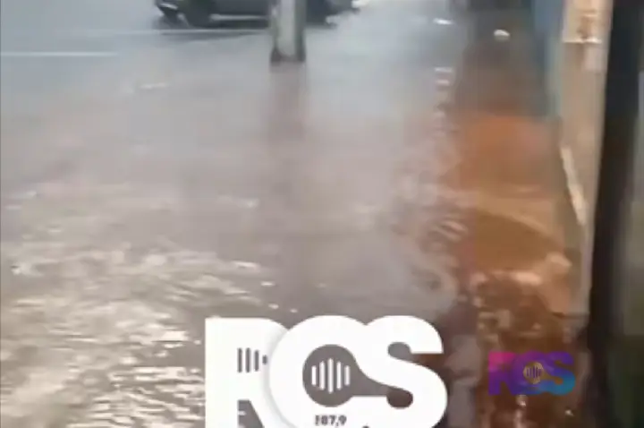 ALAGAMENTO NO CENTRO DE DOIS VIZINHOS