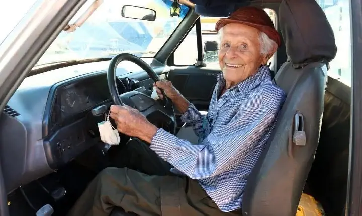 AOS 102 ANOS, PRODUTOR RURAL DO MATO GROSSO DO SUL RENOVA CNH E DIZ: “DAQUI 3 ANOS VOLTO!’’