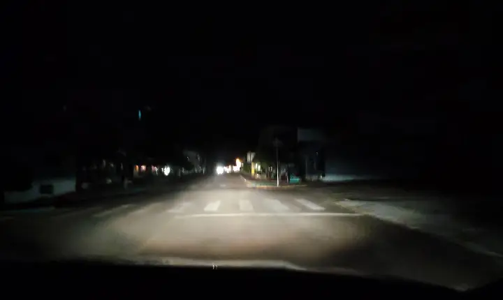 Apagão repentino deixa São Jorge D’Oeste no escuro por meia hora; falta de causas aparentes preocupa moradores