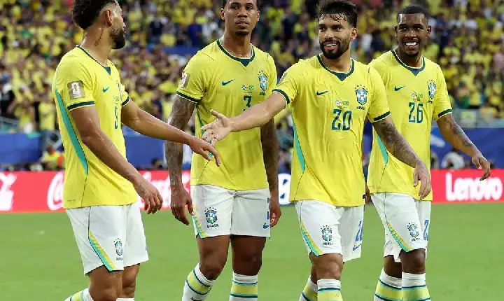 Brasil vence a Escócia, avança em 1º lugar e já conhece data do mata-mata