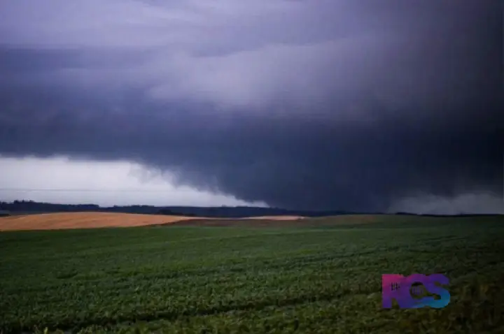 Campo Erê registra tornado durante forte temporal