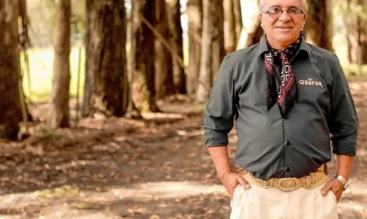 Cantor Qüerinha morre após passar mal durante apresentação em Caxias do Sul