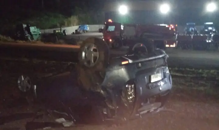 Capotamento na madrugada deste Domingo deixa dois homens feridos na PR-281em São Jorge D’Oeste