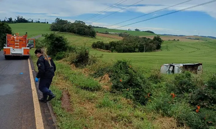 Capotamento na PR-475 mobiliza Defesa Civil e Secretaria de Saúde em São Jorge D'Oeste.