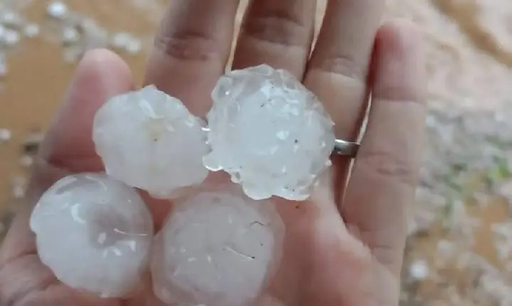 Chuva de granizo assusta moradores de Prudentópolis nesta sexta-feira