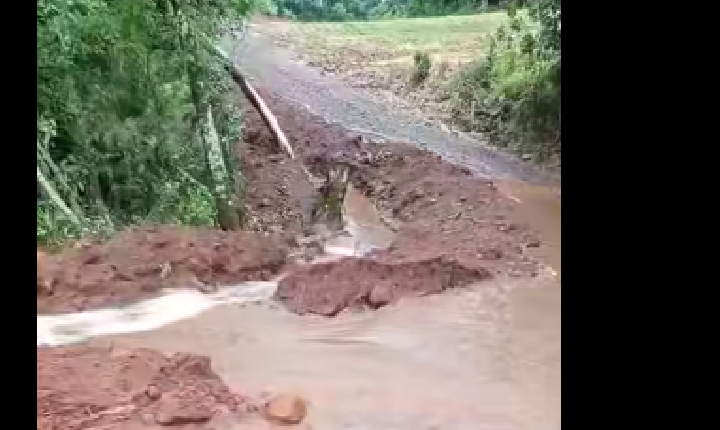Chuvas irregulares causam danos em obra de rede de água na região de Nova Sant'Ana e Rocha Pombo