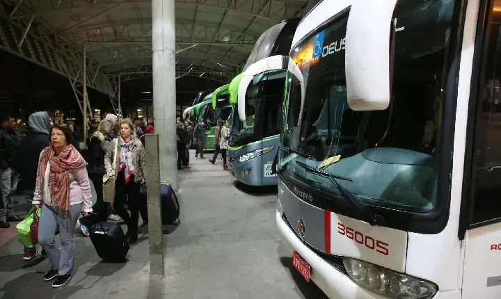 Com 58 mil novos empregos, setor de serviços impulsiona trabalho no Paraná em 2025