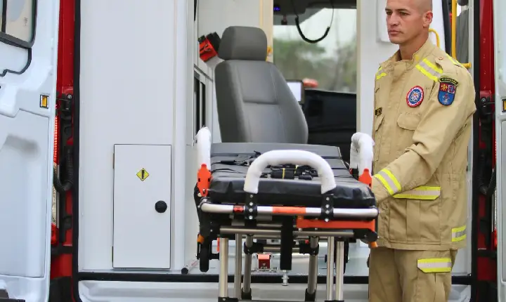 Corpo de Bombeiros alerta para alto número de registros de quedas de idosos no Paraná