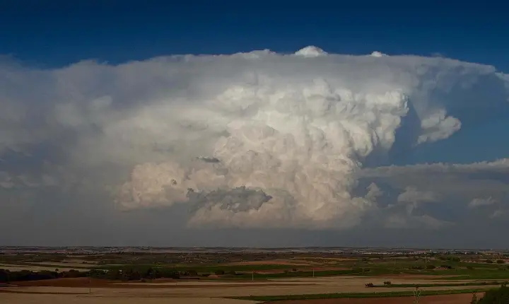 De olho no céu: Simepar explica os tipos de nuvens que apresentam riscos de tempestades