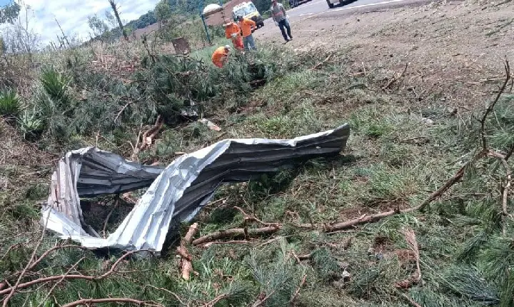 DER já restabeleceu a trafegabilidade das rodovias do Paraná após tornados