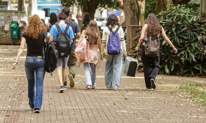 Diminui o número de jovens que não trabalham nem estudam no Paraná, aponta IBGE