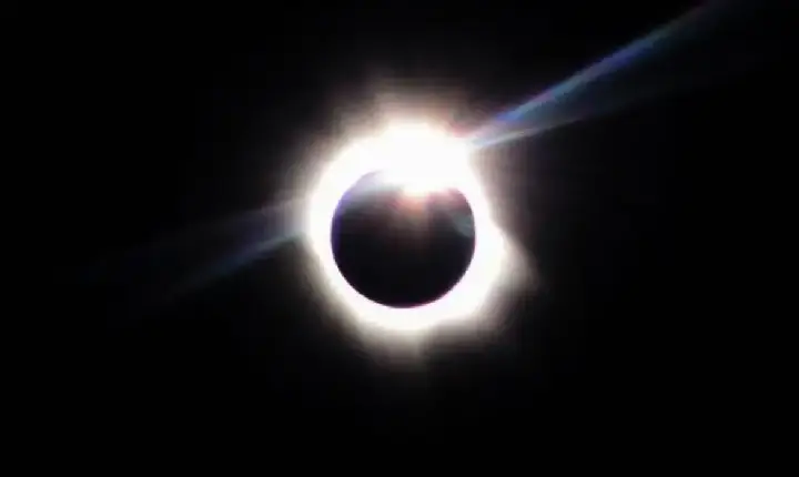 Eclipse solar total acontece nesta quarta-feira e poderá ser acompanhado pela internet no Brasil