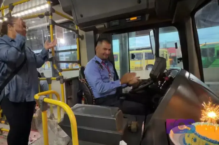 Em Londrina, passageiros organizam festa surpresa para motorista de ônibus e celebram amizade