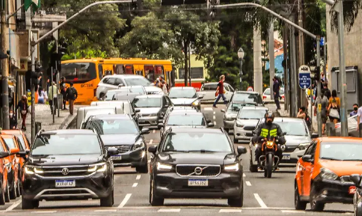 Emplacamentos aumentam 34,2% em dois meses após redução do IPVA no Paraná
