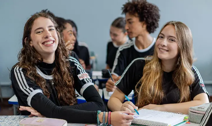 Enem 2025: 195 mil estudantes do Paraná realizam a prova neste domingo