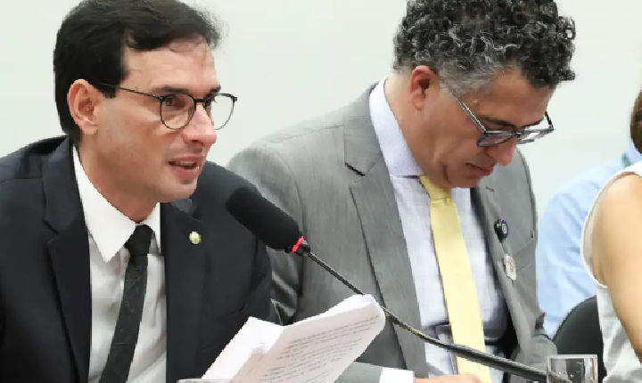 Fim da escala 6x1: relator propõe que um dia de folga seja no domingo