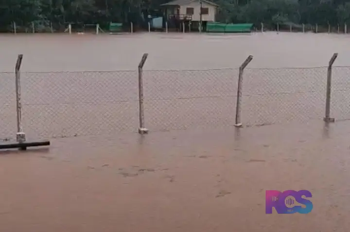FORTES CHUVAS PROVOCAM ALAGAMENTO NO CAMPO 13 DE MAIO, EM VERÊ