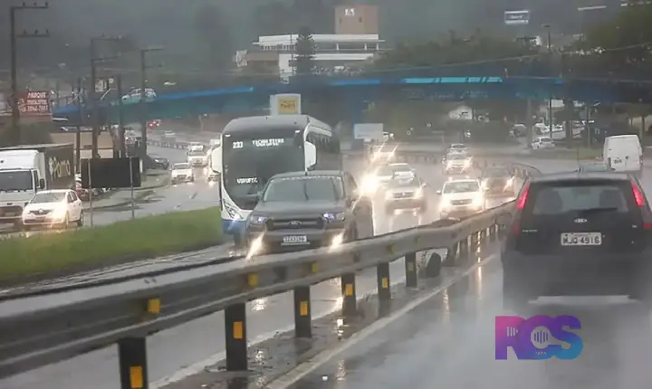 Frente fria leva tempestades e granizo ao centro-sul do país