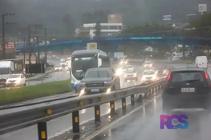 Frente fria leva tempestades e granizo ao centro-sul do país