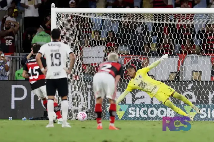 Gol nos acréscimos assegura Flamengo na liderança do Brasileirão
