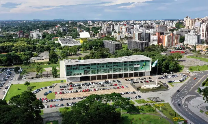 Governador assina decreto que regulamenta Fundo Estratégico do Paraná