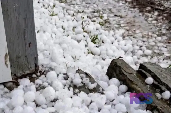 GRANIZO CAI SEM CHUVA NO INÍCIO E SURPREENDE MORADORES NO OESTE DO PARANÁ