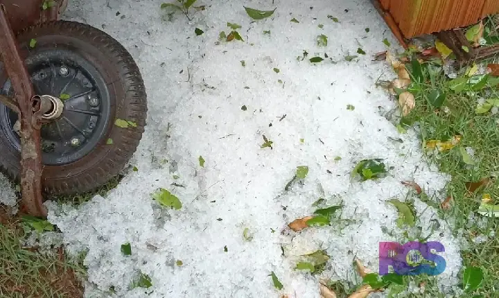 GRANIZO E VENTOS FORTES PROVOCAM ESTRAGOS EM MANFRINÓPOLIS