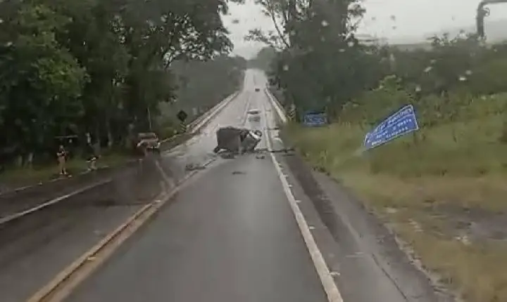 Grave acidente com vítimas fatais é registrado na PR-281 neste sábado (10)