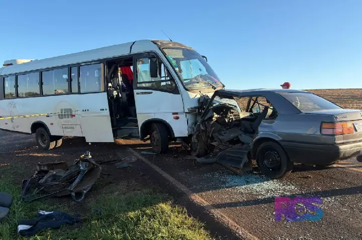 Grave colisão frontal deixa motorista ferido na PR-473, em Dois Vizinhos