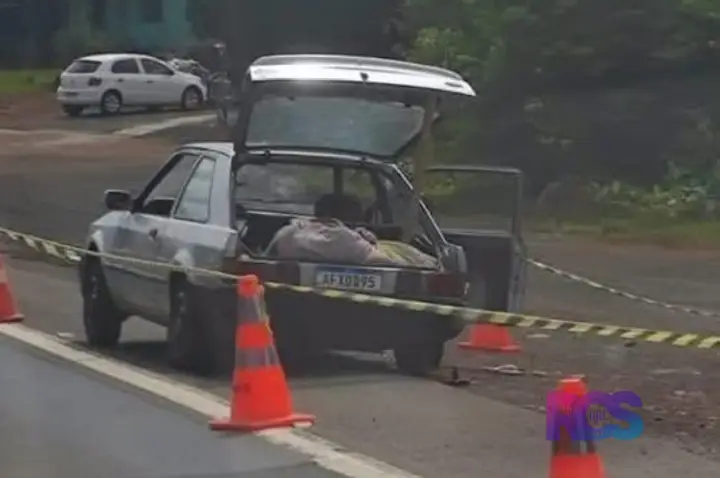 Homem é encontrado morto dentro de porta-malas às margens da BR-280 em Marmeleiro; casal é preso