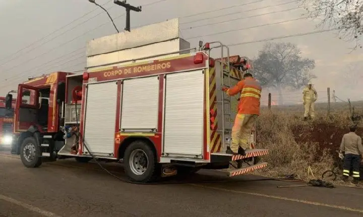 Incêndio de grandes proporções atinge vegetação em Dois Vizinhos e gera alerta ambiental