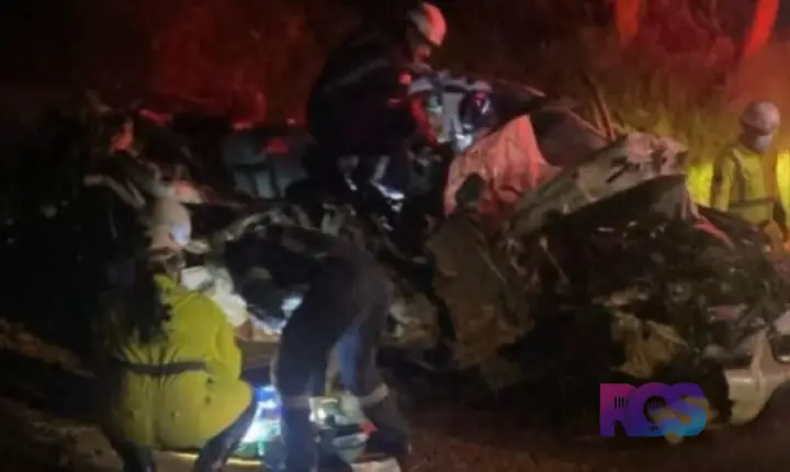 Jovem de 20 anos morre após caminhonete bater contra árvore em Cantagalo
