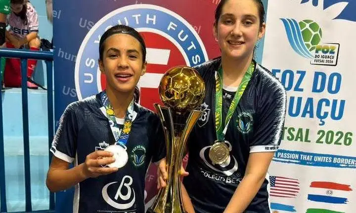 Jovens atletas conquistam título internacional de futsal em Foz do Iguaçu