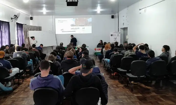Juventude Rural ganha protagonismo em ação realizada na Escola Agrícola de Clevelândia