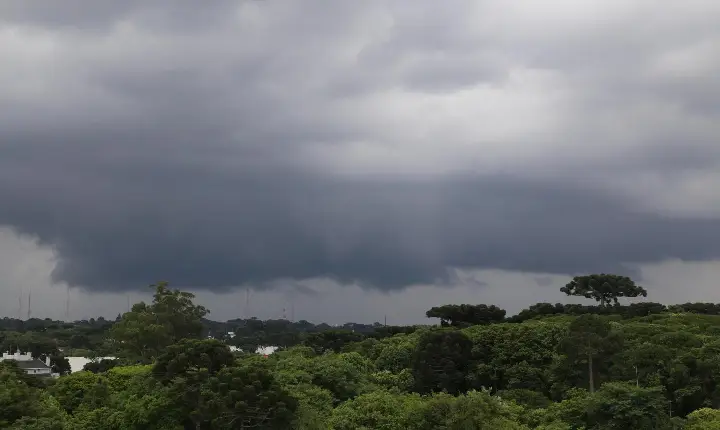 Abril registra chuva e temperaturas acima da média na maior parte do Paraná