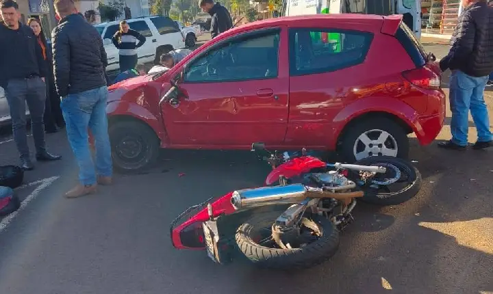 Motociclista sofre escoriações em abalroamento lateral no perímetro urbano de São Jorge D'Oeste