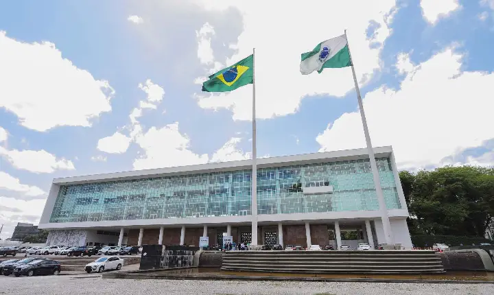 Paraná anuncia investimento de R$ 1,6 bilhão para valorização dos servidores públicos