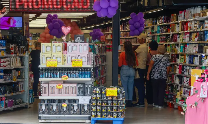 Paraná cresce em abertura de empresas e supera todos os meses de 2024