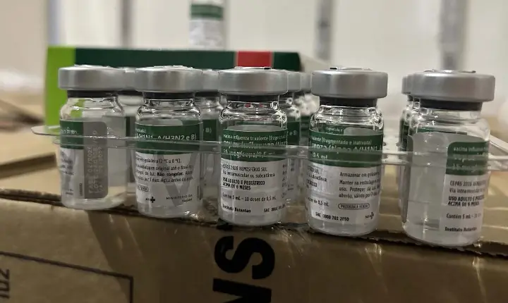 Paraná recebe 332 mil vacinas contra a gripe para início da campanha no próximo sábado