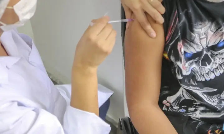 Paraná se destaca na vacinação contra HPV e supera média nacional em 2025