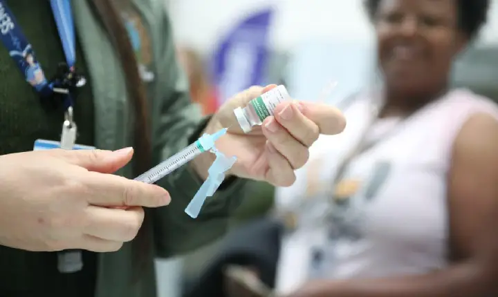 Paraná ultrapassa 2 milhões de doses aplicadas contra a gripe e ocupa 5º lugar no Brasil