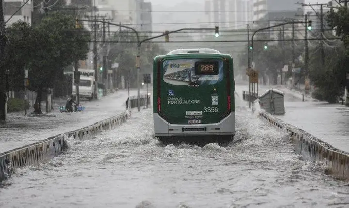 Porto Alegre fecha comportas de segurança para evitar inundação