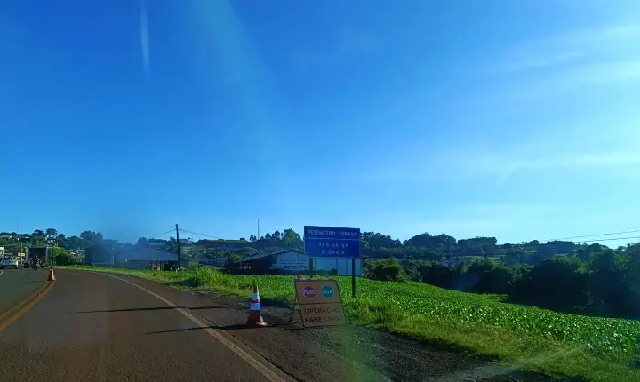 Quem passa por São Jorge D’Oeste vai encontrar um trecho com sistema Pare e Siga