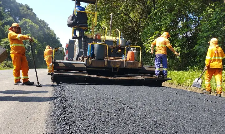 R$ 4 bilhões: Estado firma contratos para conservação do pavimento de rodovias