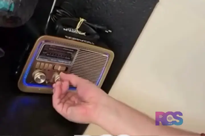 RÁDIO LIGA SOZINHO E TOCA MÚSICA DE RICK & RENNER NA CASA DE BRUNO