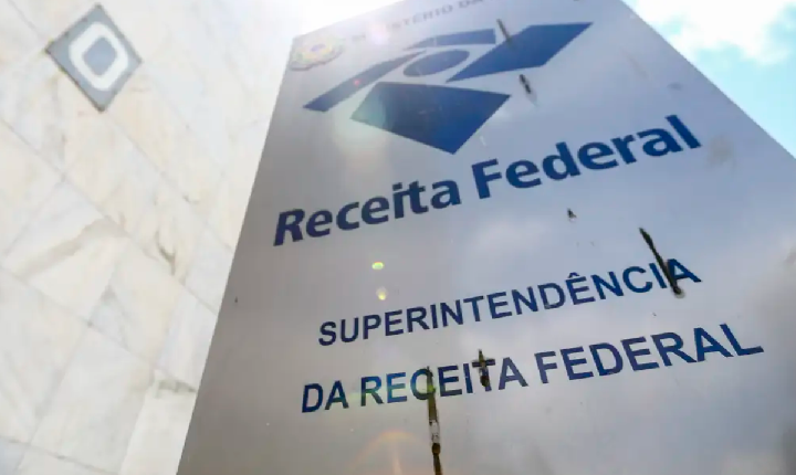 Receita nega aumento de imposto para professores com novo piso
