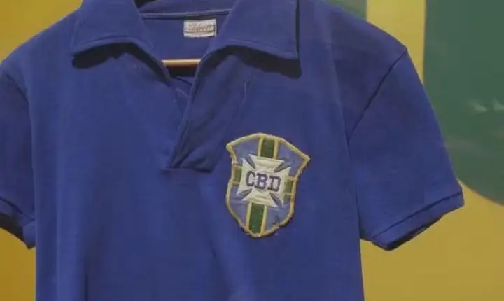 Relíquia do Rei: Camisa usada por Pelé na final da Copa de 1958 é vendida por R$ 25 milhões