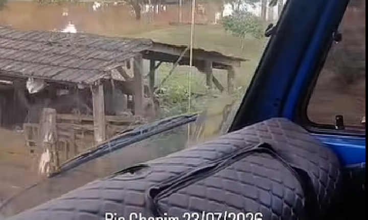 Rio Chopim sai da caixa após chuva em São Jorge D'Oeste