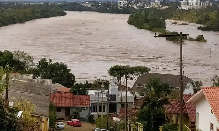 Rio Taquari passa dos 30 metros e atinge o maior nível da história no RS